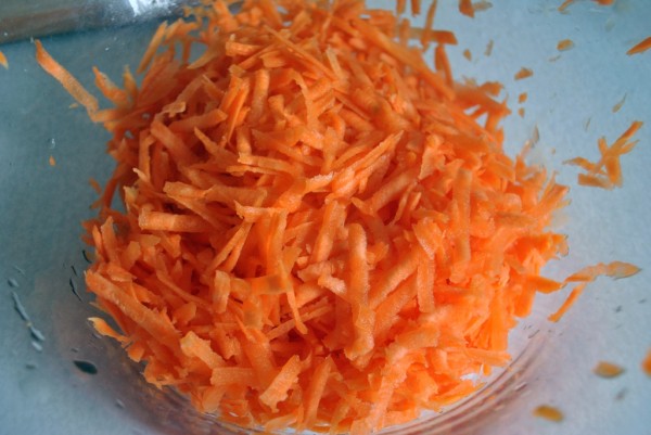 Натёртая морковь для начинки цукини